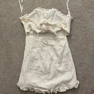 White strapless dress that ties like a bow in the back. Worn 3-4 times